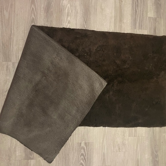 RH Brown Bath Rug - Picture 4 of 5